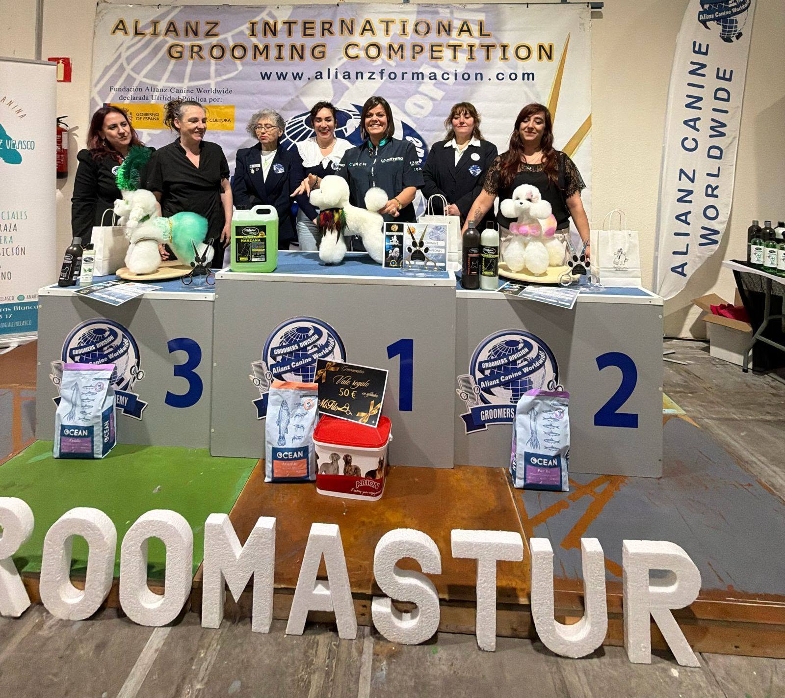 Podium Model Dog Campeones
